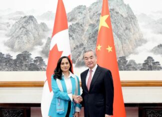 Chinese, Canadian foreign ministers pledge to improve bilateral ties