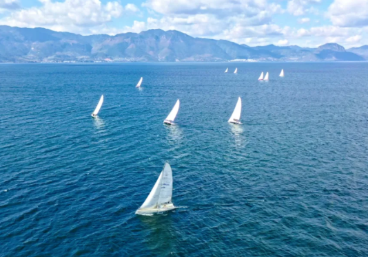 Living by Fuxian Lake: Slowing Down Becomes the Best Kind of Travel