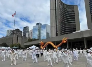 7th Toronto Dragon Festival Features Intangible Cultural Heritage Performances and Robots on the Same Stage
